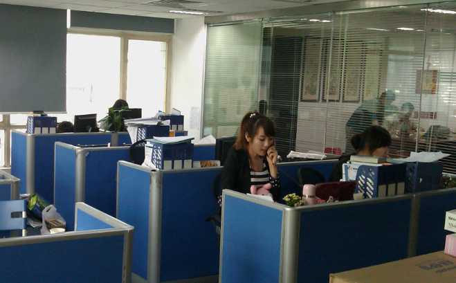 东莞市沃比特金属材料有限公司合金材料与工业特种钢材在模具制造中的选型对比